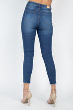 Load image into Gallery viewer, 5 Pocket Capri Denim Jeans