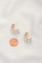 Load image into Gallery viewer, Pearl Bead Open Circle Earring