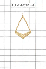 Load image into Gallery viewer, Cutout Moroccan Shaped Metal Drop Earring
