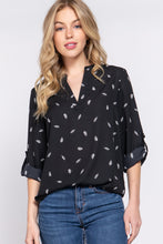 Load image into Gallery viewer, 3/4 Roll Up Slv V-neck Print Blouse
