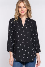 Load image into Gallery viewer, 3/4 Roll Up Slv V-neck Print Blouse
