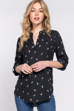 Load image into Gallery viewer, 3/4 Roll Up Slv V-neck Print Blouse
