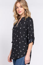 Load image into Gallery viewer, 3/4 Roll Up Slv V-neck Print Blouse
