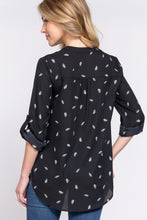 Load image into Gallery viewer, 3/4 Roll Up Slv V-neck Print Blouse
